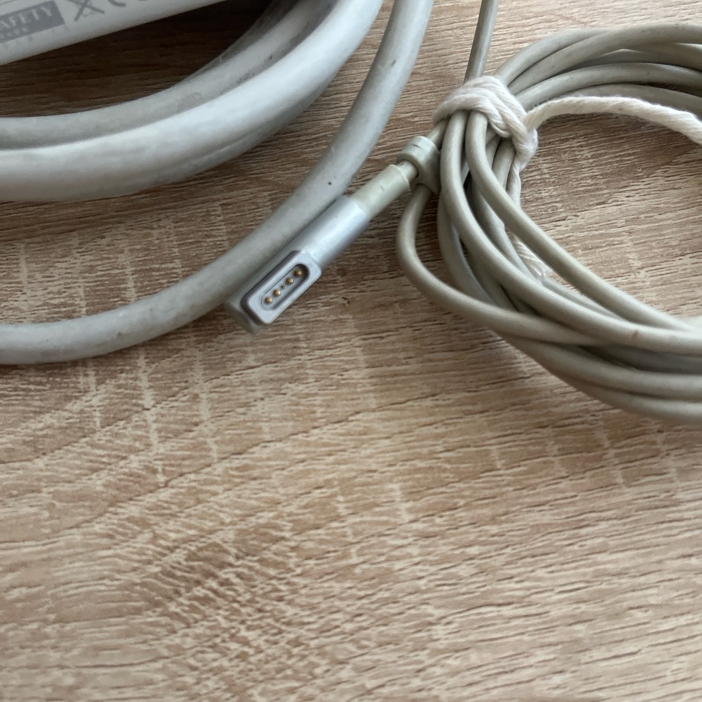 Apple Mac book / pro Power Adapter charger Cable - 60 W - Picture 4 of 7